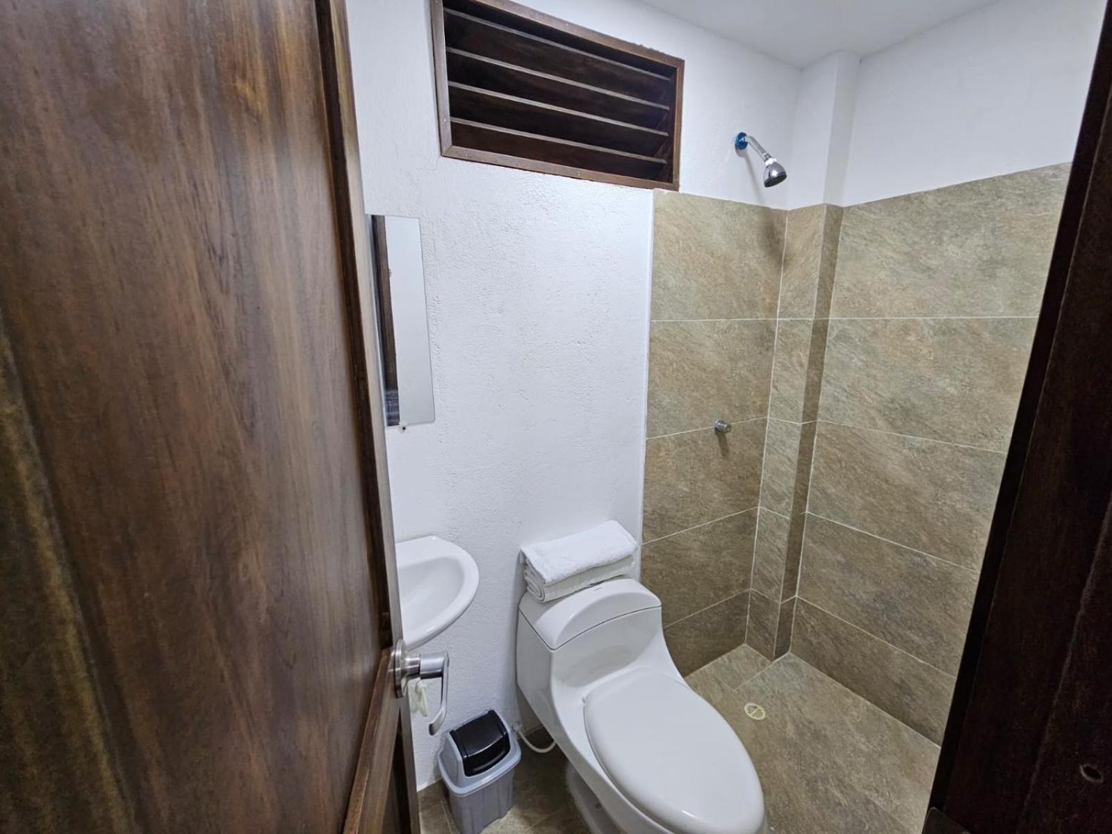 Hotel Victoria Queen Вилявеха Екстериор снимка